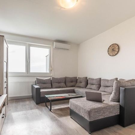 אוסילק Cosy Apartment Hugo מראה חיצוני תמונה