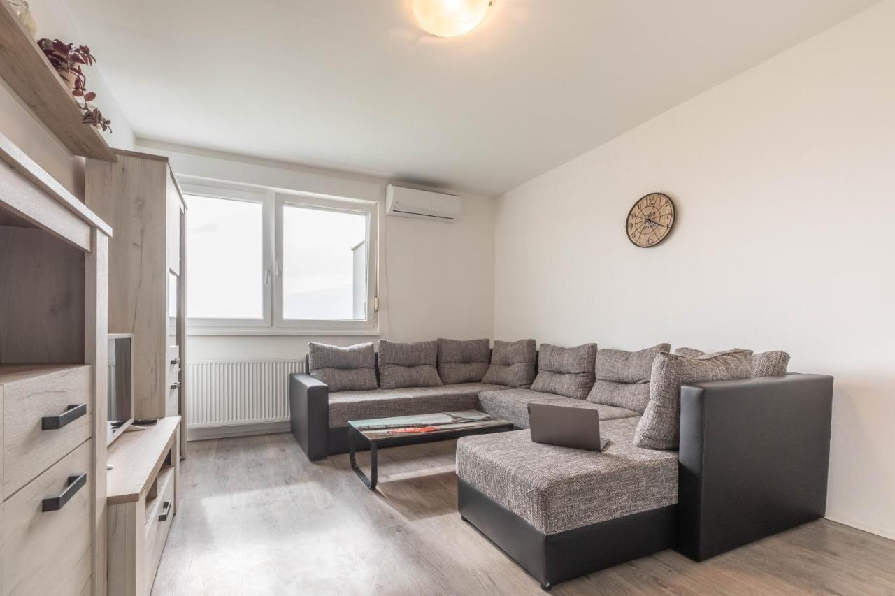 אוסילק Cosy Apartment Hugo מראה חיצוני תמונה